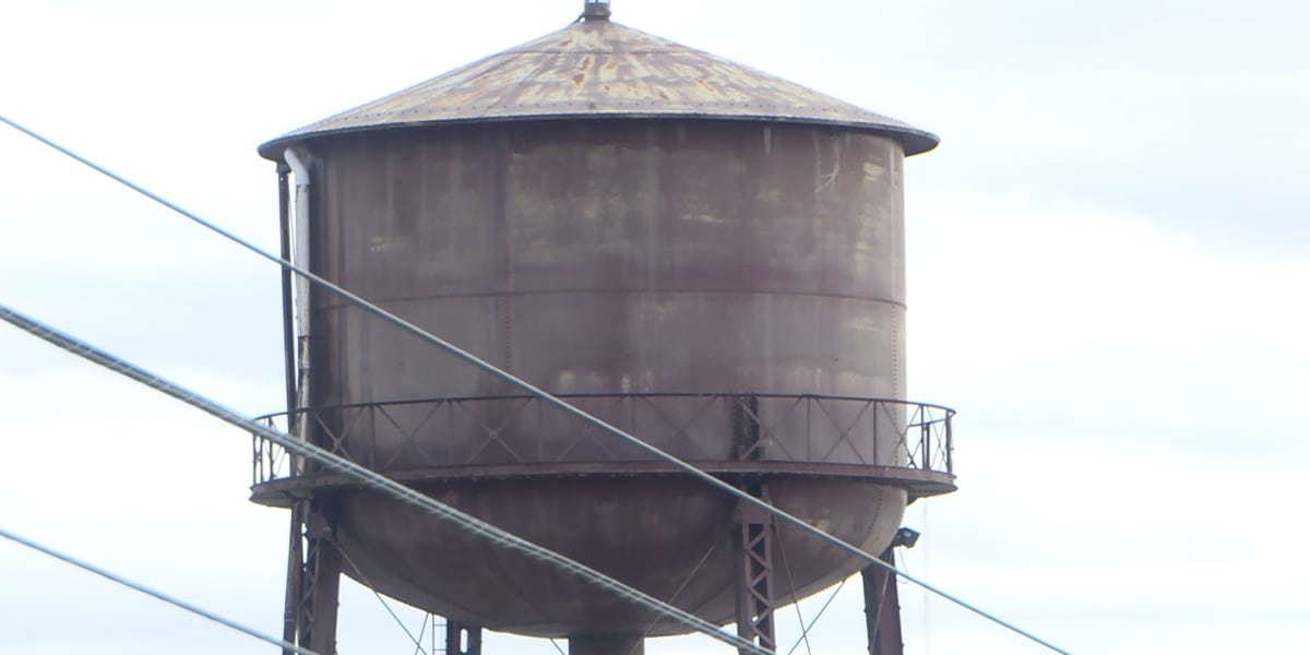 Water tower at Ellis Park coming down
