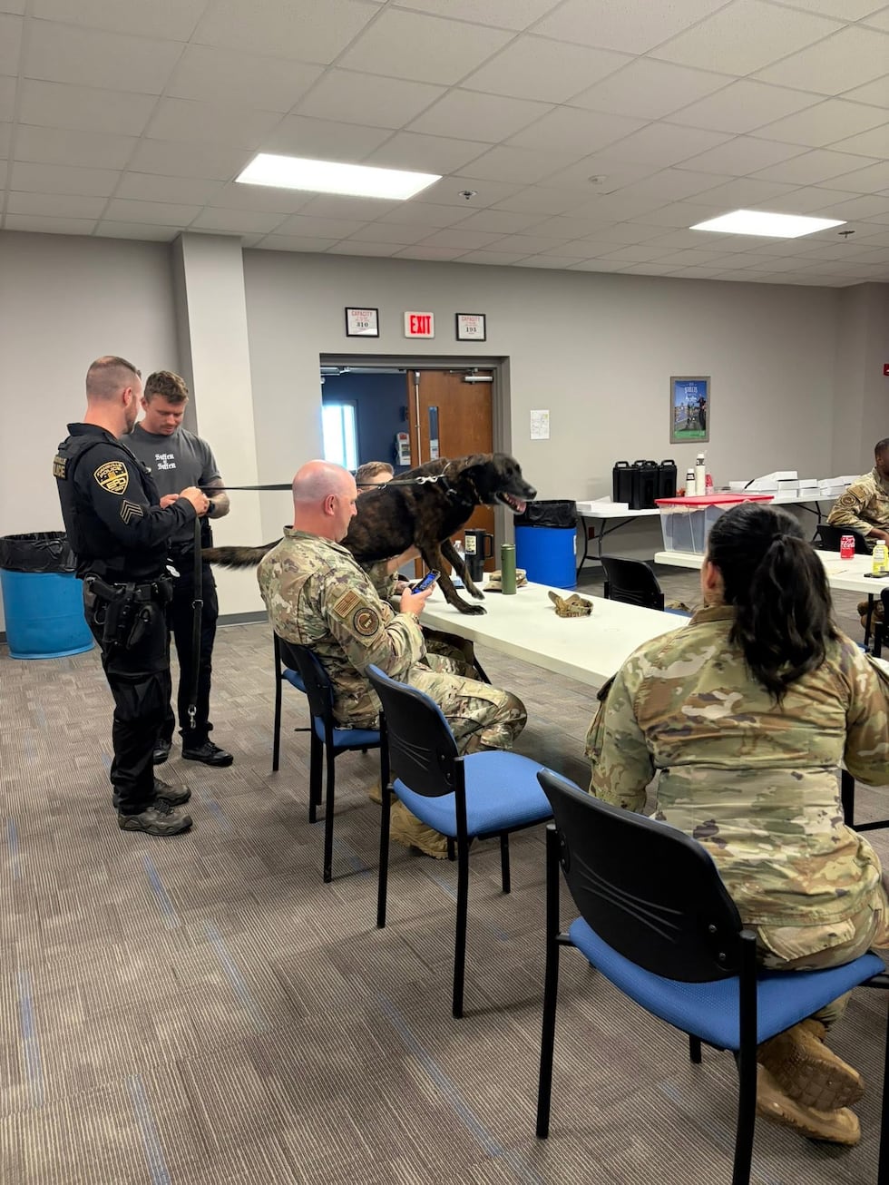 Military sergeants help train K9 handlers in Henderson