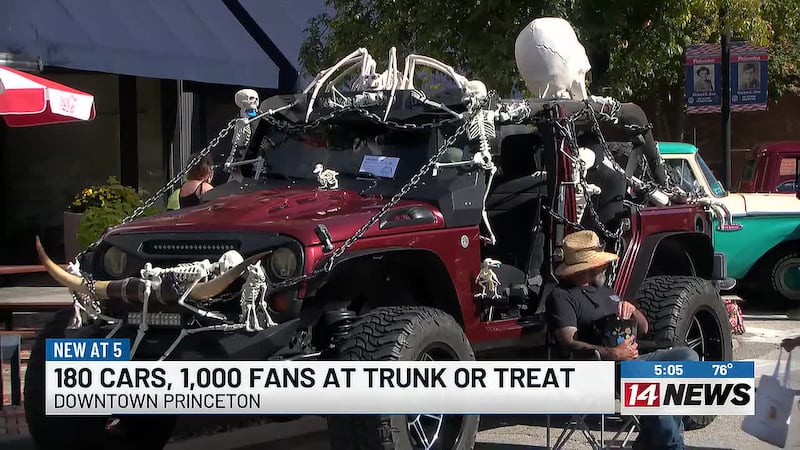 Southern Indiana Car Club’s 15th annual Trunk or Treat draws hundreds to downtown Princeton