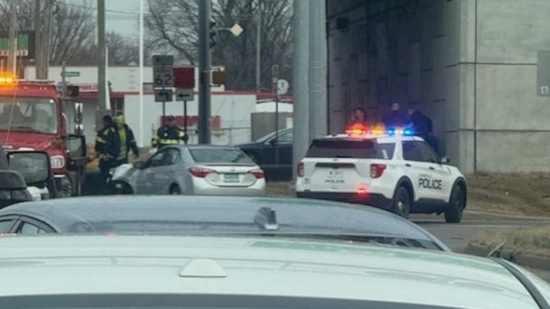 Crash causing delays on Fulton Ave. under the Lloyd