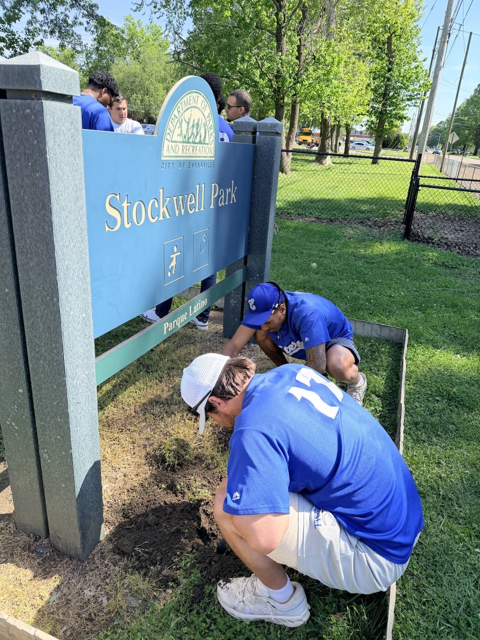 Evansville Otters, Latino Center host community service event at Stockwell Park