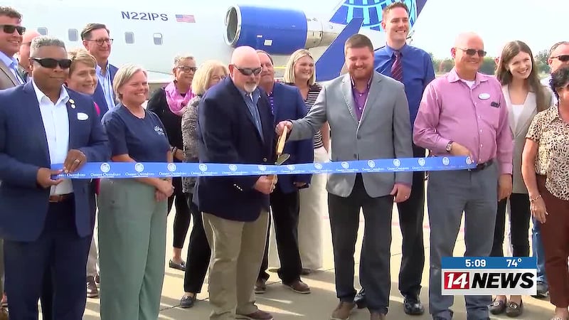 Owensboro airport cuts ribbon on new United Express flights to Chicago, D.C.
